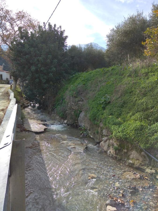בית הארחה Sárkhos 	Aggelina מראה חיצוני תמונה